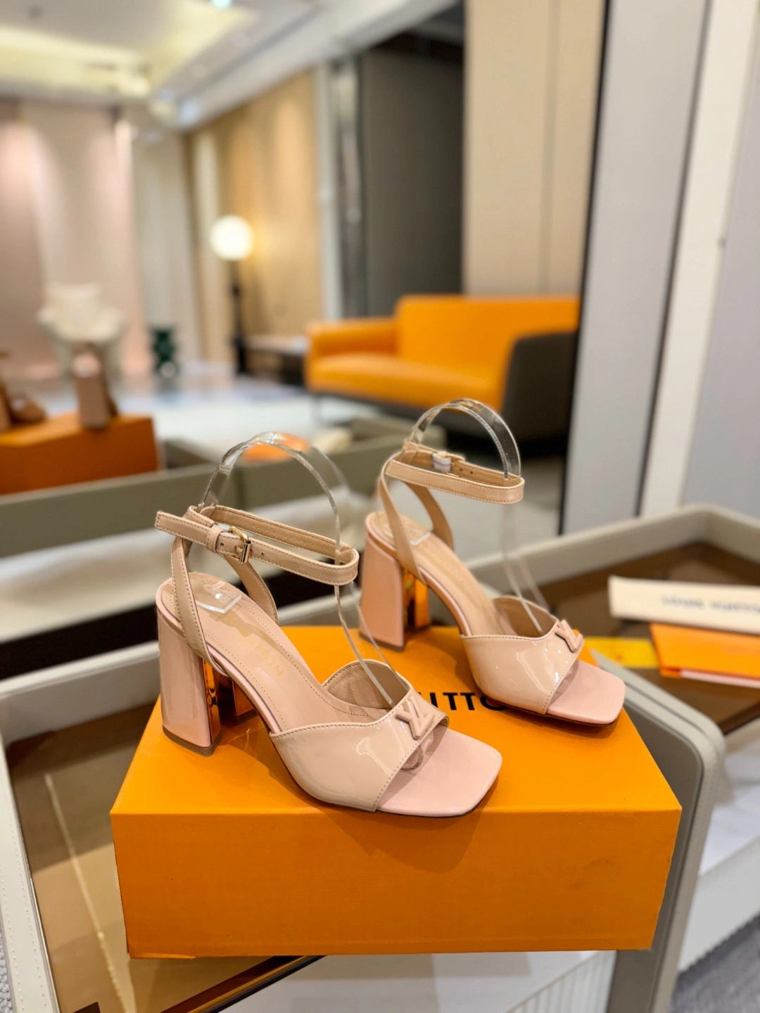COCO-- 8V 1AGUTG Calfskin goatskin Heel height：8.5CM item:E-X158D4114